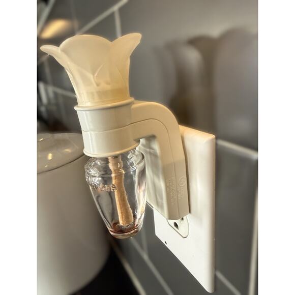 Bath & Body Works Wallflower Plugin Home Fragrance Diffuser Set Of 2 NO Lights - Picture 10 of 11